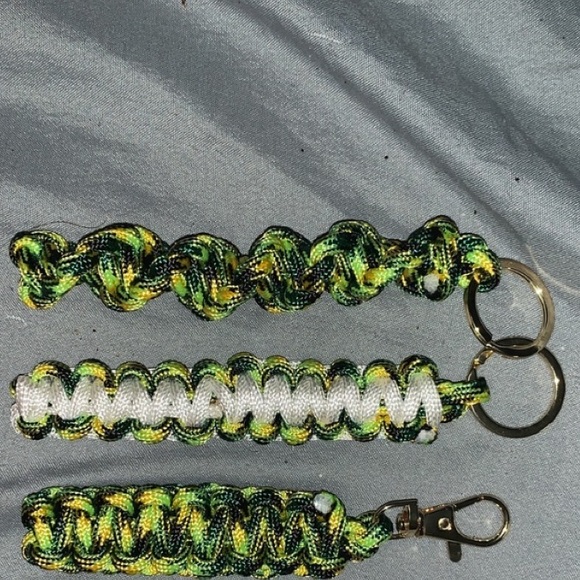 Hello there I’m selling paracord crafts. - Picture 1 of 4
